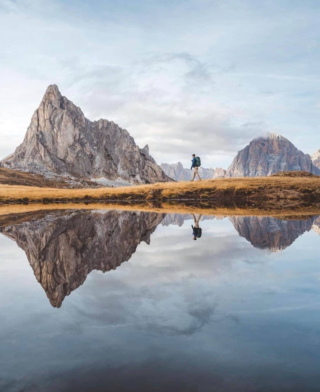 Earth Picsさんのインスタグラム写真 - (Earth PicsInstagram)「The Dolomites 🏔by @romempix」10月26日 0時00分 - earthpix