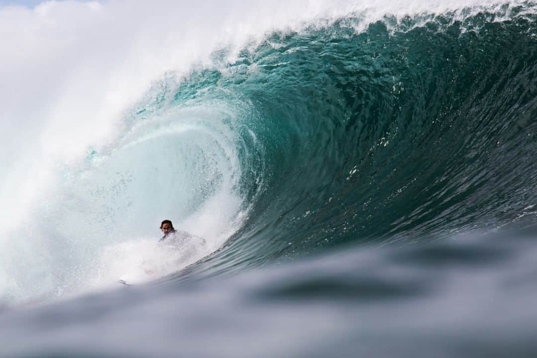 surflineさんのインスタグラム写真 - (surflineInstagram)「@jordysmith88, stalling for (tube) time at Pipe. 📷: @joe_nickerson_photography」10月26日 0時00分 - surfline