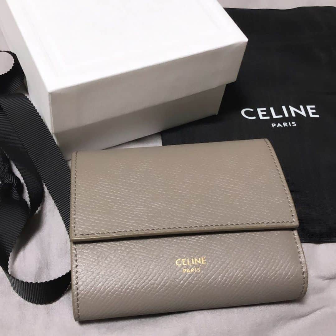 渡辺くるみのインスタグラム：「大事につかおー。ありがとう😢#birthdaypresent🎁 #celine」