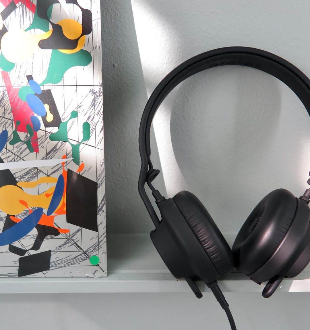 AIAIAIのインスタグラム：「Sunday bounce with the TMA-2 DJ. What are your best recharging tunes?🔊」