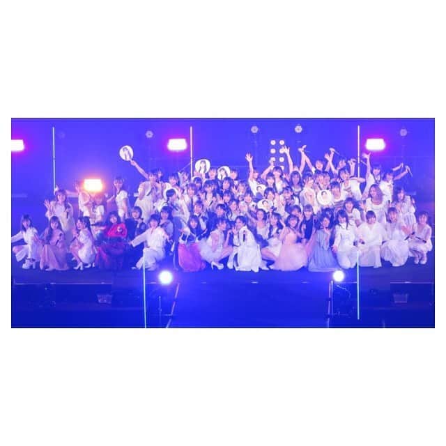 のインスタグラム：「三日月の背中🌙 . これまた選曲が最高よね🥺💕. 初期の頃からコンサートでいつも歌ってて、思い入れのある曲❤️ . . 最後の2枚は立ち位置と振り思い出すの必死でこんな顔なってました。笑笑 . #NMB48 #三日月の背中 #大切な曲」
