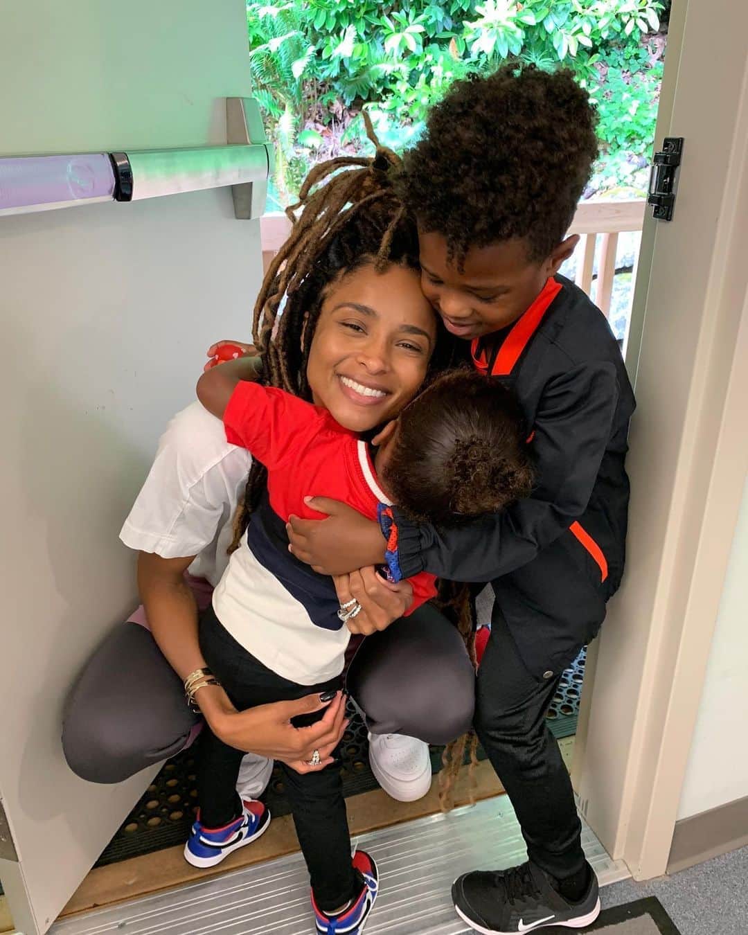 ラッセル・ウィルソンのインスタグラム：「My Queen. You are everything a man, husband, lover, friend, dad, a family, and our kids could ever ask for! You are Heaven sent. You have changed my life for the better. You, my Queen, are the most loving mother to our beautiful 3 babies. I am grateful for how you always love. Jesus has anointed you from the crown of your head to the souls of your feet. You have changed generations with your music, your dance, business, & your influence as a woman around the world. However, despite all of that... the best thing about you is how you always make our family laugh and smile from ear to ear. We love how you wrap your arms around us. We love you forever. Daddy loves you. ❤️ Happy Birthday Babylove! @Ciara」
