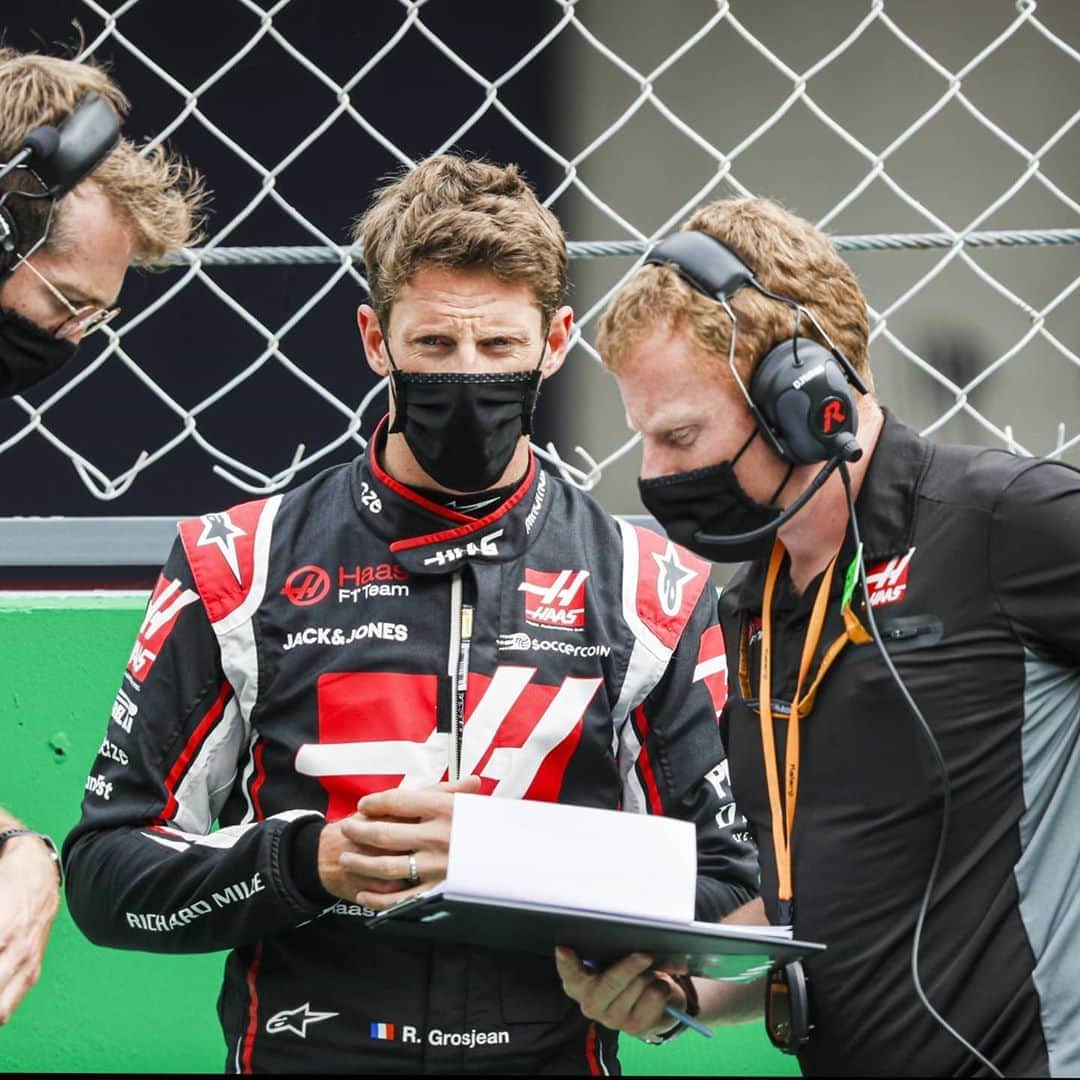 ロマン・グロージャンのインスタグラム：「We knew it was going to be a challenging race but again DomDom and the boys did a good job this weekend. All we can do, is giving our 100% and hoping for opportunities to come our way as in Nurburgring. Positive of the weekend: seeing fans back at the track and  discovering the Portimao circuit. It's a big mega roller coster !!! Obrigado/ Thank you / Merci #r8g #portugesegp #f1」