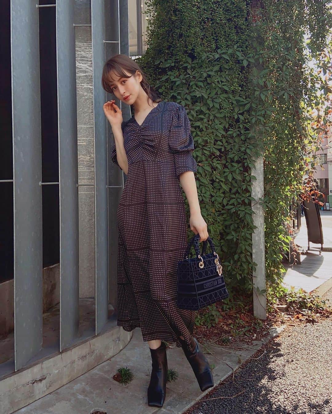 野崎萌香さんのインスタグラム写真 - (野崎萌香Instagram)「しふく📸🍃  sunglasses & bag... @dior  ribbon... @machupichu_shop   ONE PIECE... @snidel_official   boots... @stylenanda_japan」10月26日 0時46分 - moeka_nozaki