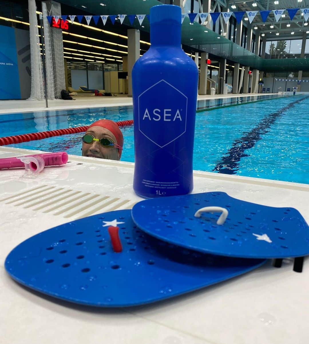 ブリージャ・ラーソンさんのインスタグラム写真 - (ブリージャ・ラーソンInstagram)「No matter the workout or the venue, stick to your trusted recovery👍 #poweredbyasea  @aseaglobal」10月26日 1時17分 - breejalarson