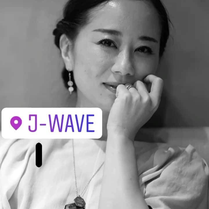 のインスタグラム：「中田英寿さんと一緒に一年半程お送りしてきました　81.3 J WAVE Voices from Nihonmono ✨10/31土曜夜10時がレイチェルのラストナビゲートになります。ぜひご一緒頂けたら♪ リアルタイムに聴けない〜という方も番組サイトへメッセージ頂けたら嬉しいです♪  https://www.j-wave.co.jp/original/nihonmono/  #jwave #voices813 #radiko #ラジオ #ラジオパーソナリティー #中田英寿　#レイチェルチャン  Photo by J. Almasi」