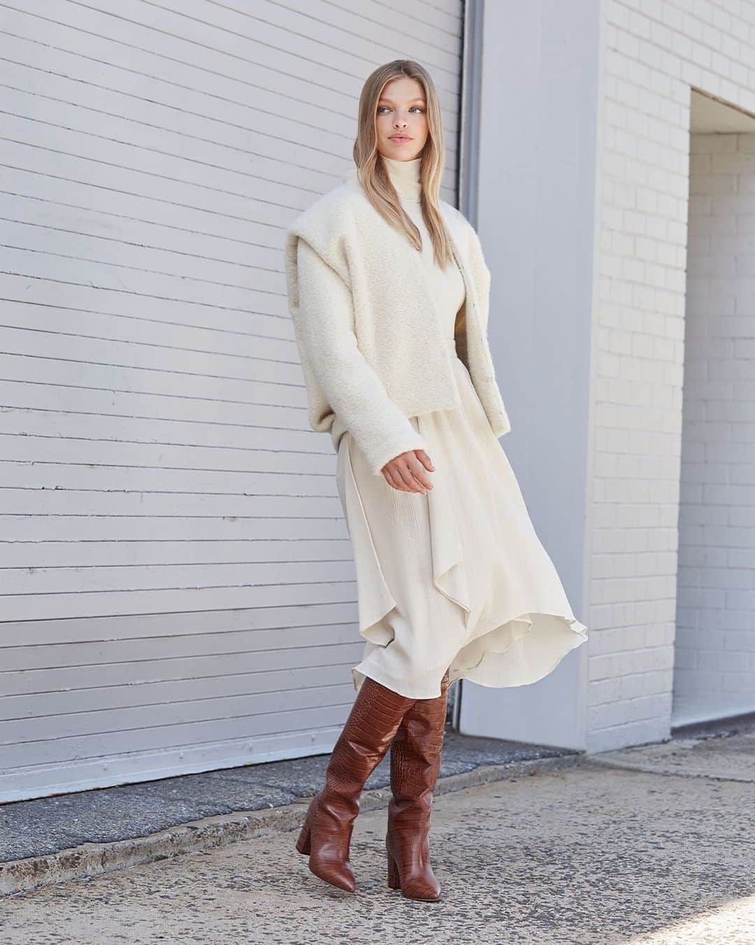 Saks Fifth Avenueのインスタグラム：「The keys to fall dressing? Lots of layering and winter whites from @isabelmarant. #SaksStyle」
