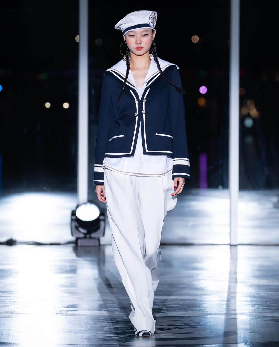 Fashion Weekさんのインスタグラム写真 - (Fashion WeekInstagram)「Bring the yacht around ⚓ #MissGeeCollection presented a nautical-inspired collection at Seoul Fashion Week that left us longing for the high seas. Photos by @gettyimages」10月26日 1時51分 - fashionweek