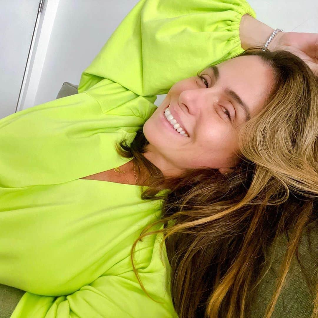 Giovanna Antonelliのインスタグラム：「Preguiça? Sim!!!! E por aí? Tão como?」