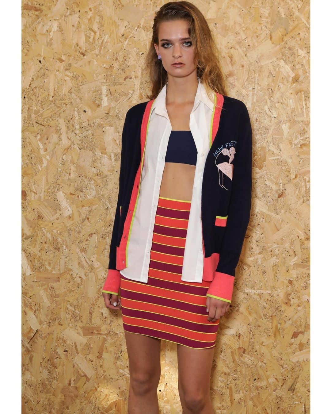 マークファストのインスタグラム：「SS21 BTS 📸 @rebeccamaynesphoto//💚💗 @styling @calvinopaleye casting @noah__shelley hair @mariakovacs MU @pablo_rodriguez_makeup #LFW ✨💫」