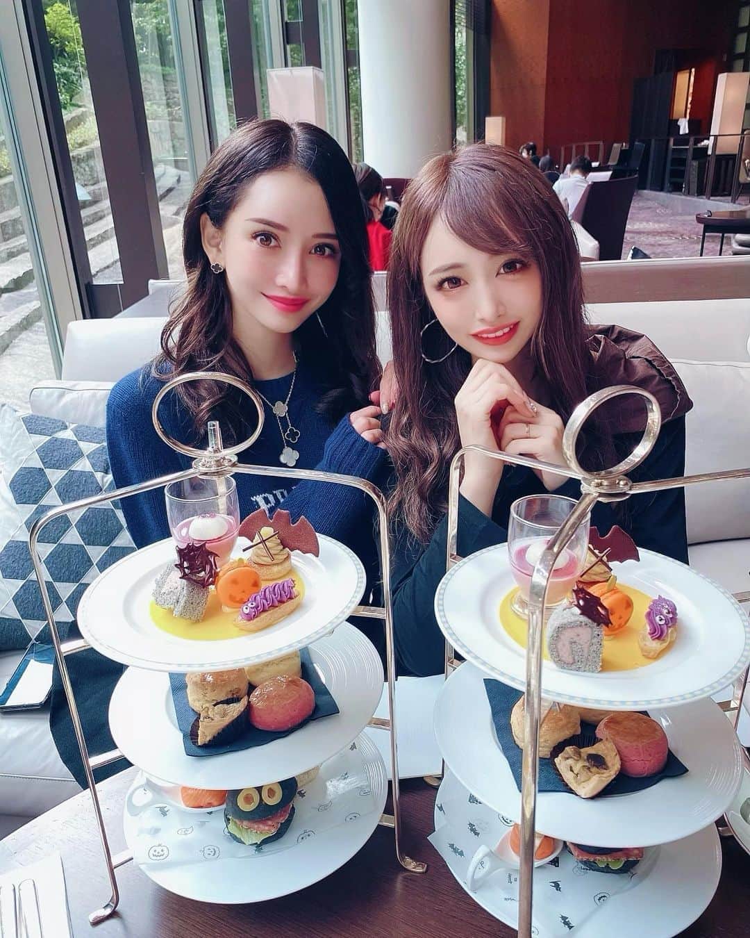 サキ吉さんのインスタグラム写真 - (サキ吉Instagram)「ありさと @style_knot_official の打ち合わせでアフタヌーンティー💋✨ ハロウィン仕様で可愛かった👻🎃🍭🍬🍪👻 ． #アフタヌーンティー #afternoontea  #渋谷 #shibuya  #セルリアンタワー #セルリアンタワー東急ホテル  #坐忘  #ハロウィン #halloween  #ハロウィンアフタヌーンティー」10月26日 1時56分 - sakikichi1201