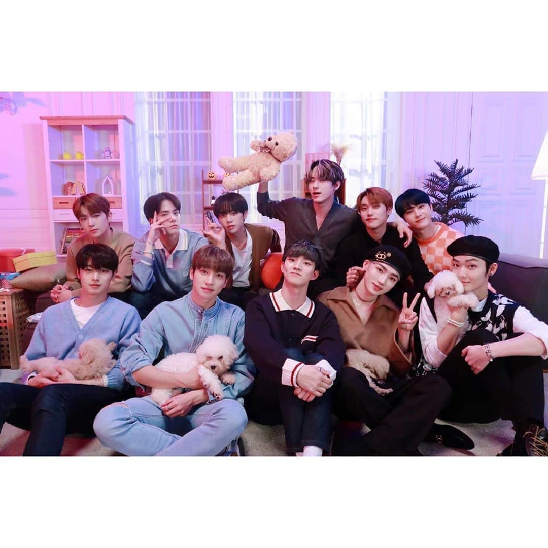 チュ・ハンニョンさんのインスタグラム写真 - (チュ・ハンニョンInstagram)「201025 • [TWITTER: Creker_THEBOYZ] "Cute✖️cute =💕 Couch talk, we haven't realized that time has passed by‼️🐶 It's such a healing show! The Bs, how was it? 👀 The very first thing we wanted to tell The Bs was the Whiplash surprise event🥰 The B, see you this week for Whiplash😘 Deobnight💤"」10月26日 2時16分 - hak_nyeon