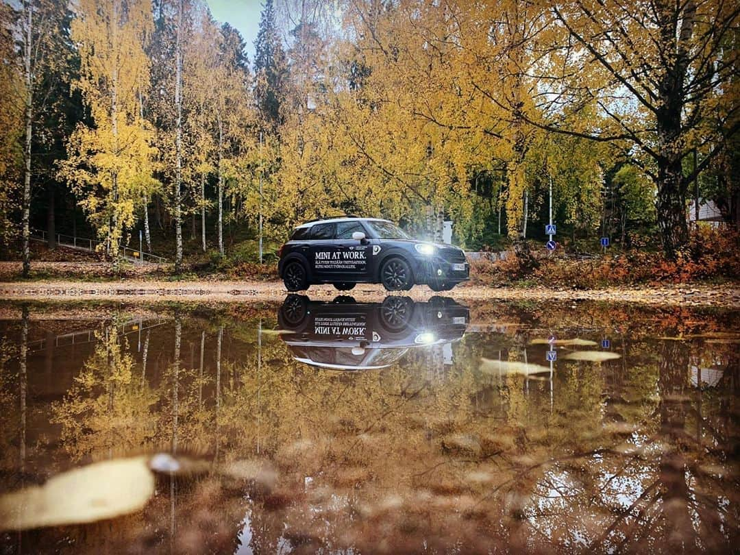 田中亜土夢さんのインスタグラム写真 - (田中亜土夢Instagram)「. Ruska🍁  @autotalolaakkonen   #laakkonenmini  #laakkonenespoo  #countryman  #フィンランド #ヘルシンキ #紅葉 #Ruska #MINI #minicooper  #ミニクーパー #MINI好き #ミニ好き @mini_japan  @mini  @minisuomi」10月26日 2時27分 - atom_tanaka_official