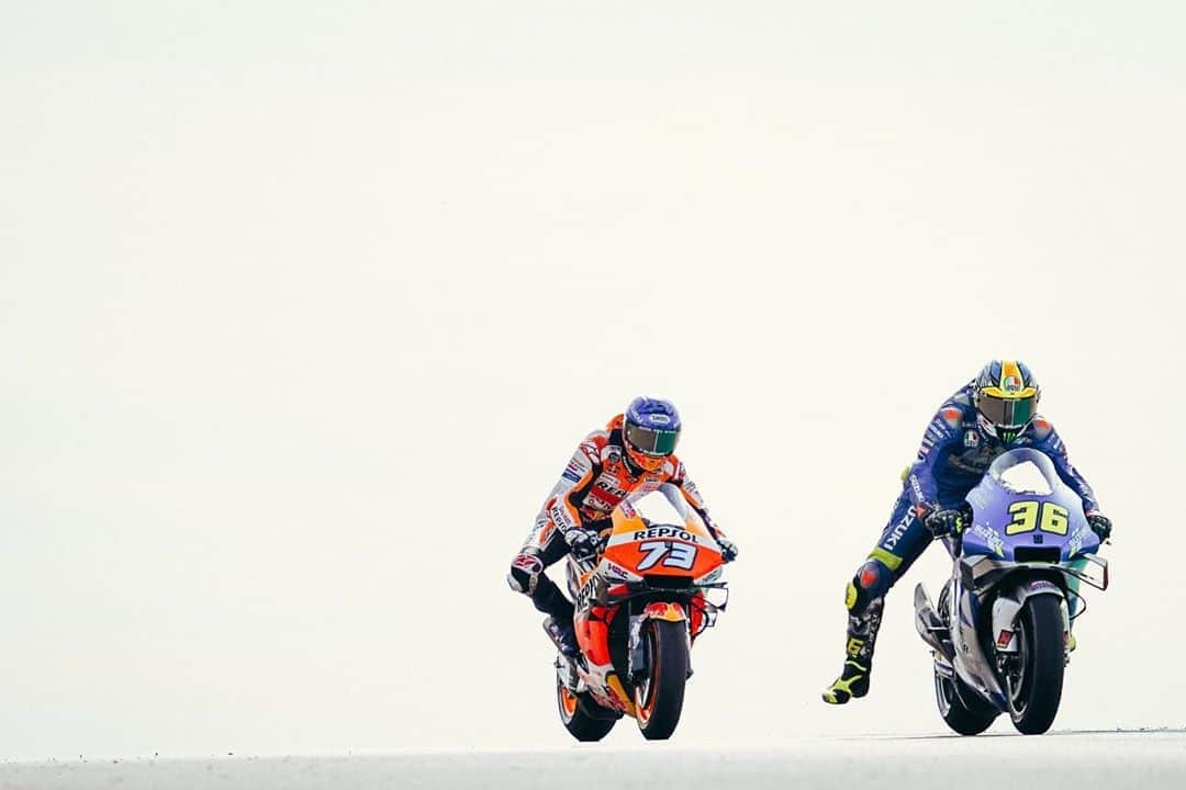 レプソル・ホンダのインスタグラム：「We fall. We get up. We learn. We come back stronger. ⠀⠀⠀⠀⠀⠀⠀⠀⠀ @alexmarquez73 showed the podium pace again. Three more races to do it all again 💪」