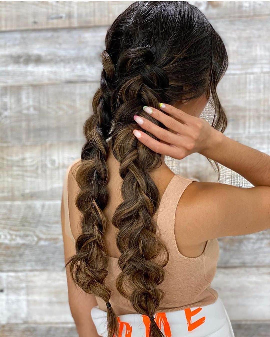 のインスタグラム：「Boho style braids ✌🏼 on both brunette 👩🏻 & blonde 👱🏼‍♀️」