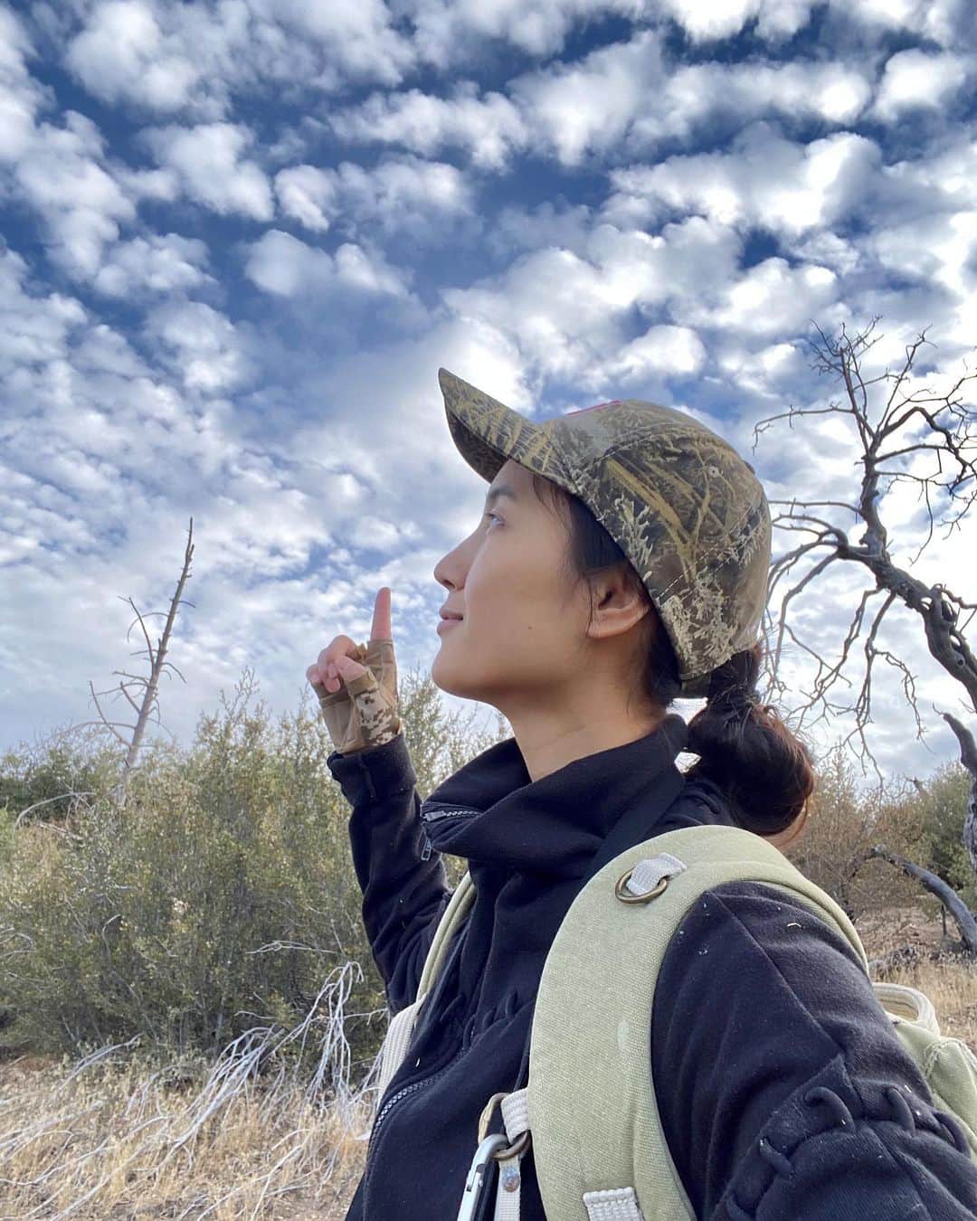 ルピン・ワンのインスタグラム：「It is hunting season. This crazy early man dragged me out 4 am for hunting. We are much more into hiking than killing. It is just so beautiful out there.」