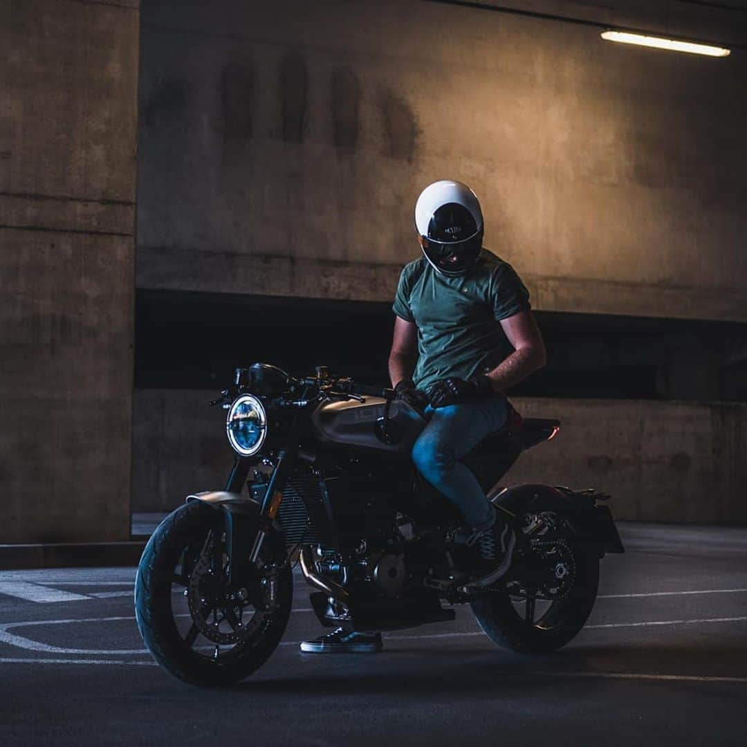 epidemic_motorsさんのインスタグラム写真 - (epidemic_motorsInstagram)「Return of the café racer ☕🏍️ @matticko   #caferacerslovenia #caferacer #caferacerculture #motogram #motorbikes #petrolhead #husqvarnamotorcycles #husqvarnavitpilen #vitpilen701 #caferacersofinstagram #epidemicmotors #epidemic_motors」10月26日 3時12分 - epidemic_motors