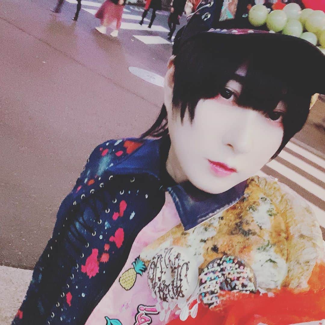 ミキティー本物【二丁目の魁カミングアウト】のインスタグラム：「ぺいちゃんが選んでくれた髪型よ💛一緒に美容院までついてきてくれた💛」
