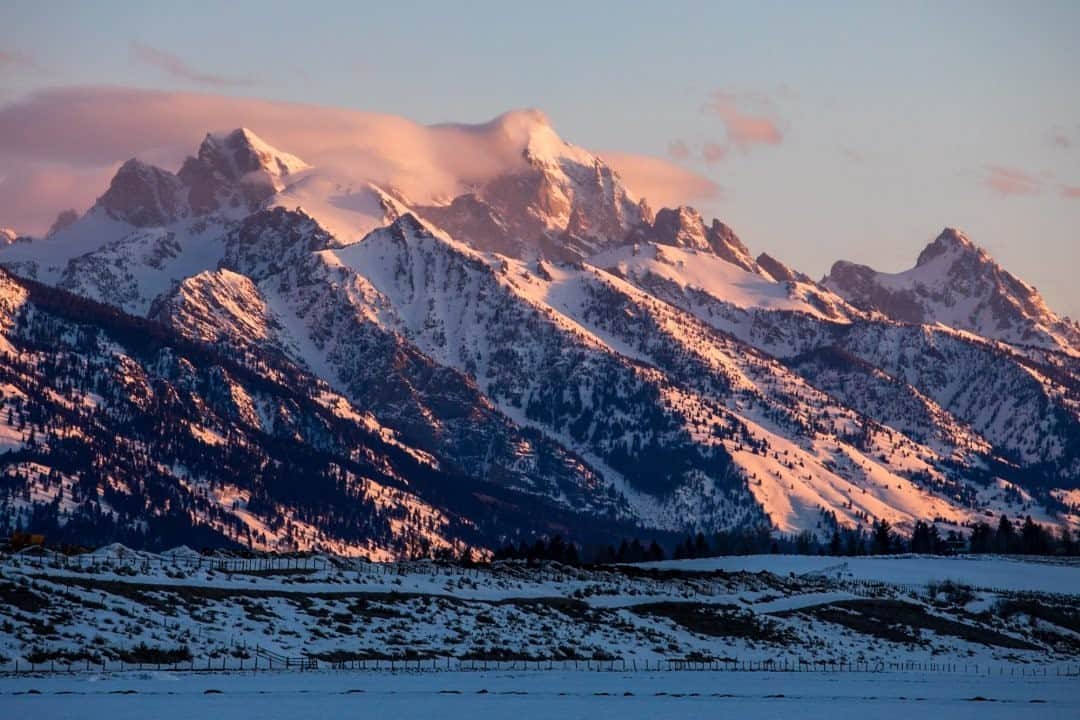 National Geographic Travelさんのインスタグラム写真 - (National Geographic TravelInstagram)「Photo by @Sofia_Jaramillo5 / The sun hits the Tetons early in the morning, casting a pinkish purple hue on the mountain range. The Teton Range is part of the Middle Rocky Mountains in the western United States. The range formed nearly six million years ago. It rises abruptly on the eastern side in Wyoming and more steadily on the western side near Idaho. Gigantic glaciers formed many U-shaped canyons in the range that visitors hike in today.  For more photos from the American West, follow @sofia_jaramillo5. #mountains #mountainlife #chasingsunrise」10月26日 3時37分 - natgeotravel