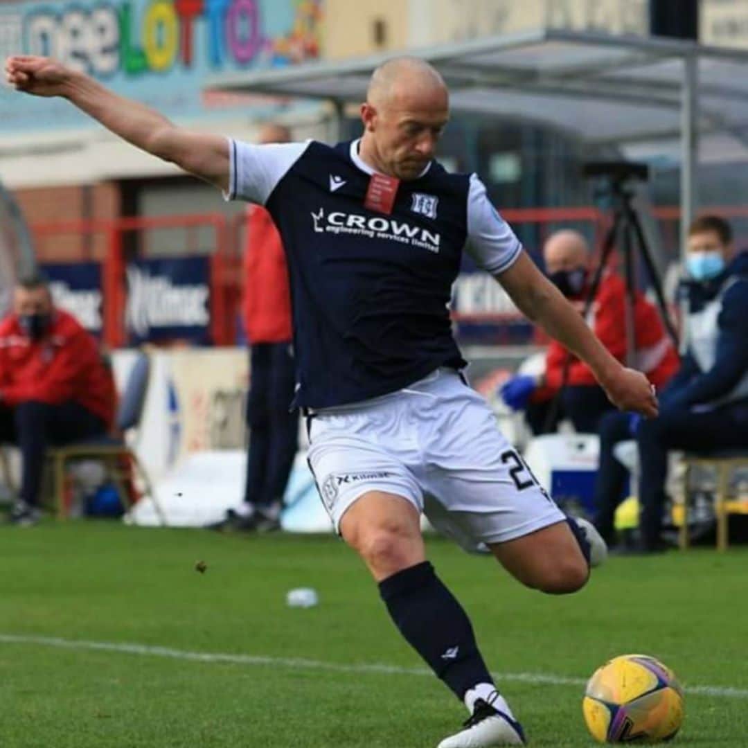チャーリー・アダムのインスタグラム：「Good to get 1st win of the season yesterday @dundeefcofficial」