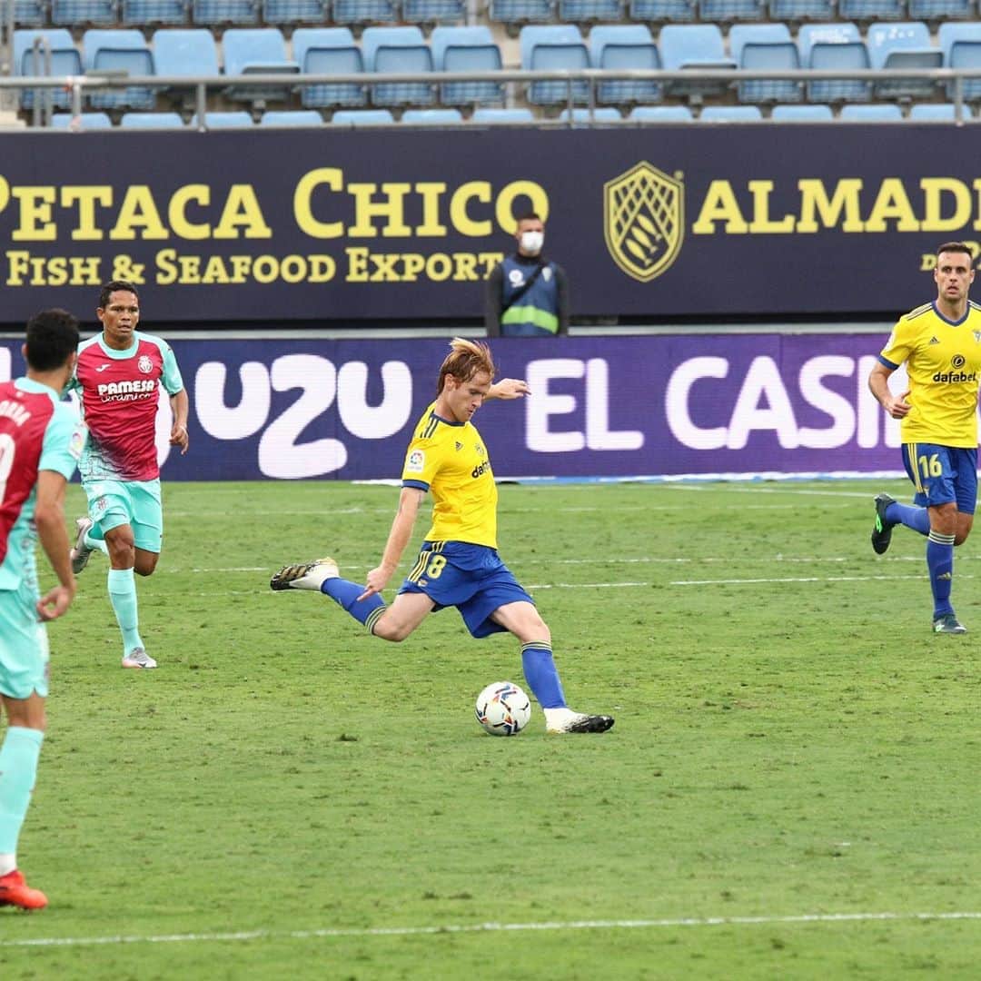アレハンドロ・フェルナンデス・イグレシアスのインスタグラム：「Otro gran punto muy trabajado. Seguimos creciendo y siempre JUNTOS💛💙  #mehandichoqueelamarillo #AF8  📸 @adrigallardofotografia」