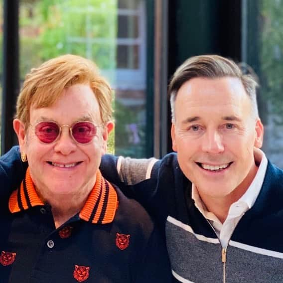 エルトン・ジョンさんのインスタグラム写真 - (エルトン・ジョンInstagram)「Happy Birthday to my wonderful husband @davidfurnish 🎂🎂  Love you with all my heart ❤️❤️  Thank-you for everything you do 🚀🚀」10月26日 3時48分 - eltonjohn