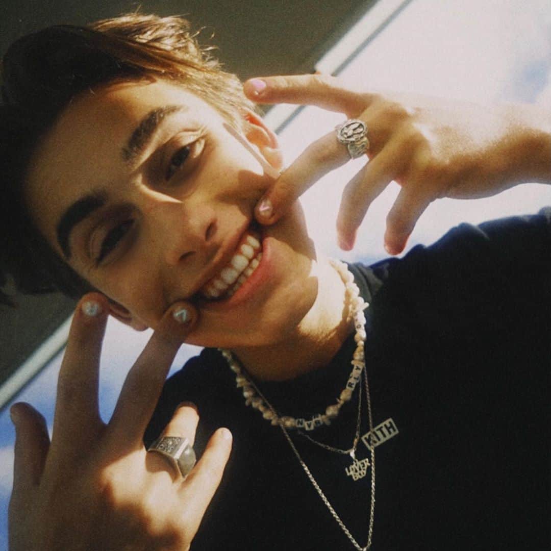 ジョニー・オーランドのインスタグラム：「what’s your favourite track on  #INRO ?☁️☁️」