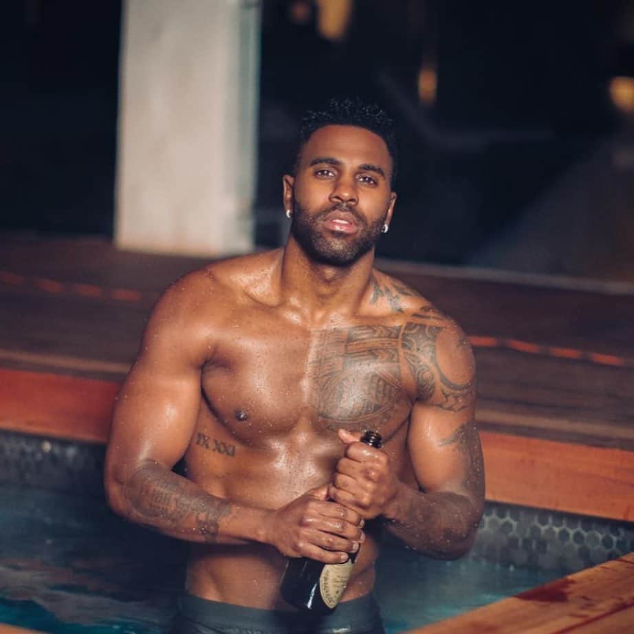 ジェイソン・デルーロのインスタグラム：「Champagne diet🍾」