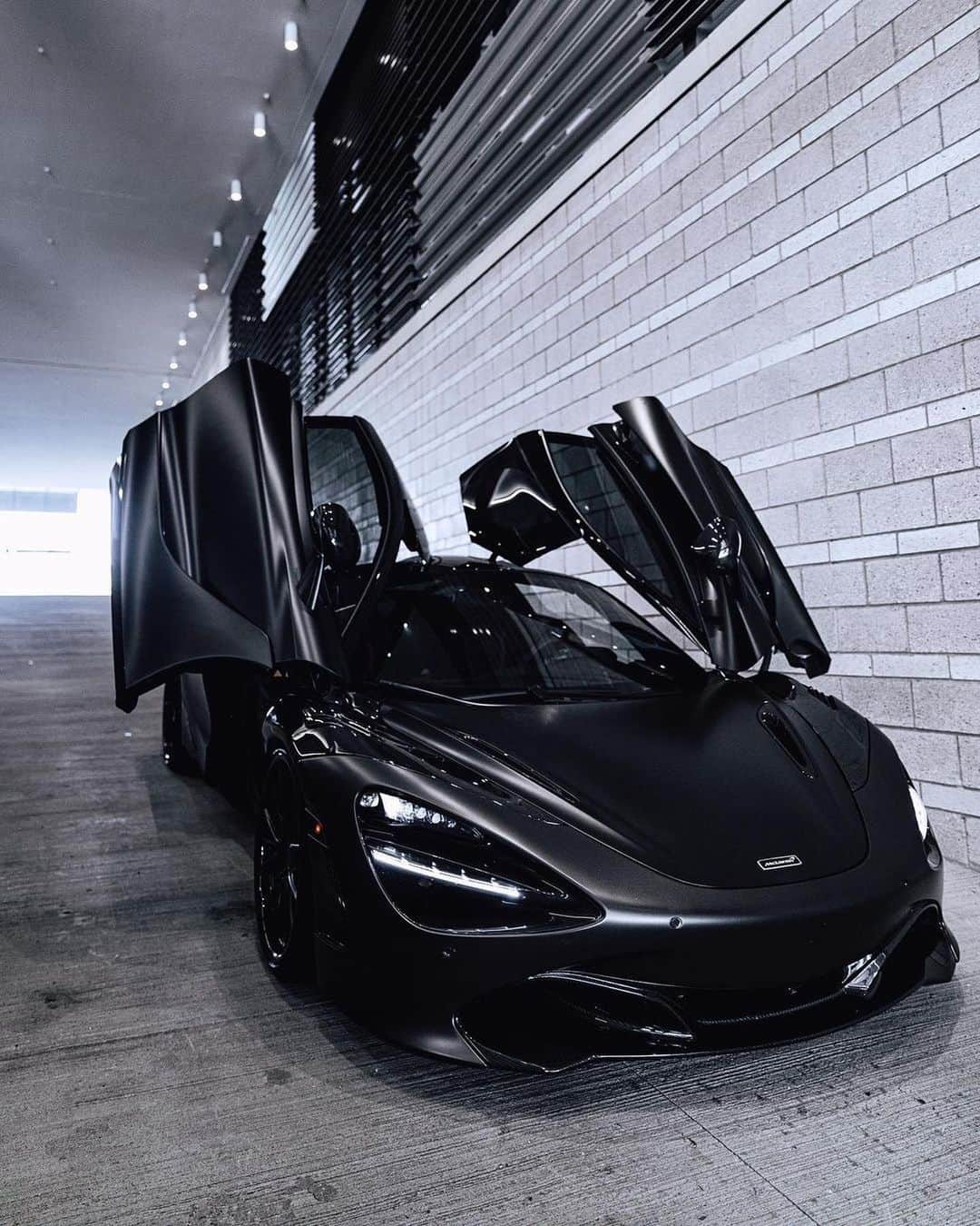 CARLiFESTYLEさんのインスタグラム写真 - (CARLiFESTYLEInstagram)「Stealthy 720s on @velosdesignwerks #carlifestyle @jayfknslay @godlysinner #720s」10月26日 4時13分 - carlifestyle