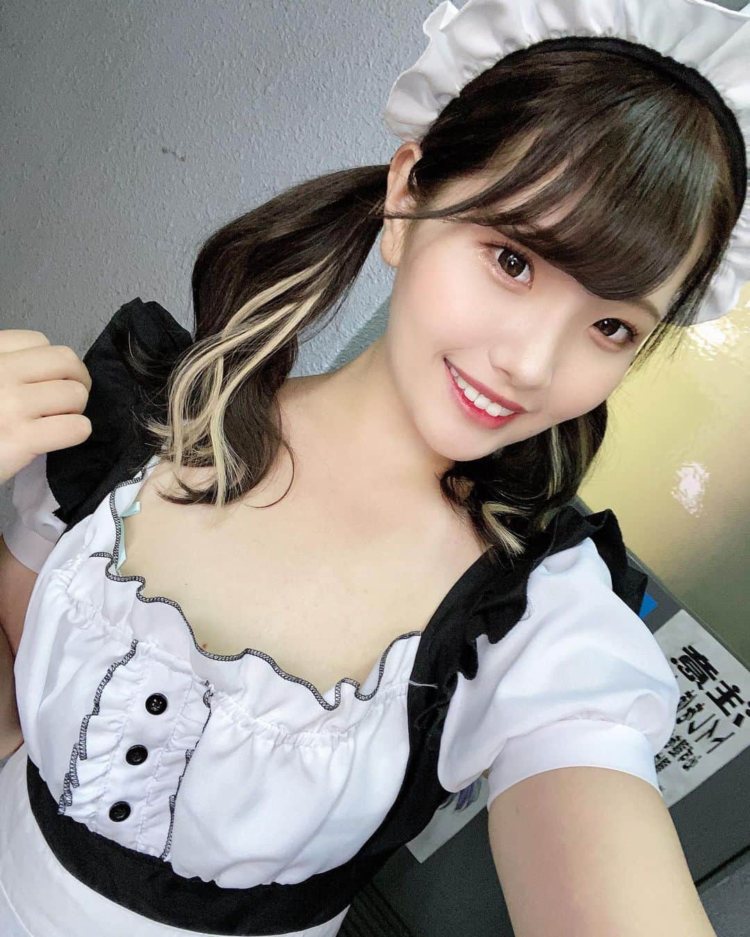 河合陽菜のインスタグラム：「おかえりなさいませ！ご主人様！ご飯にする？お風呂にする？それとも私？  #メイド服 #コスプレ #ポイントエクステ  #セクシー女優 #てやん」