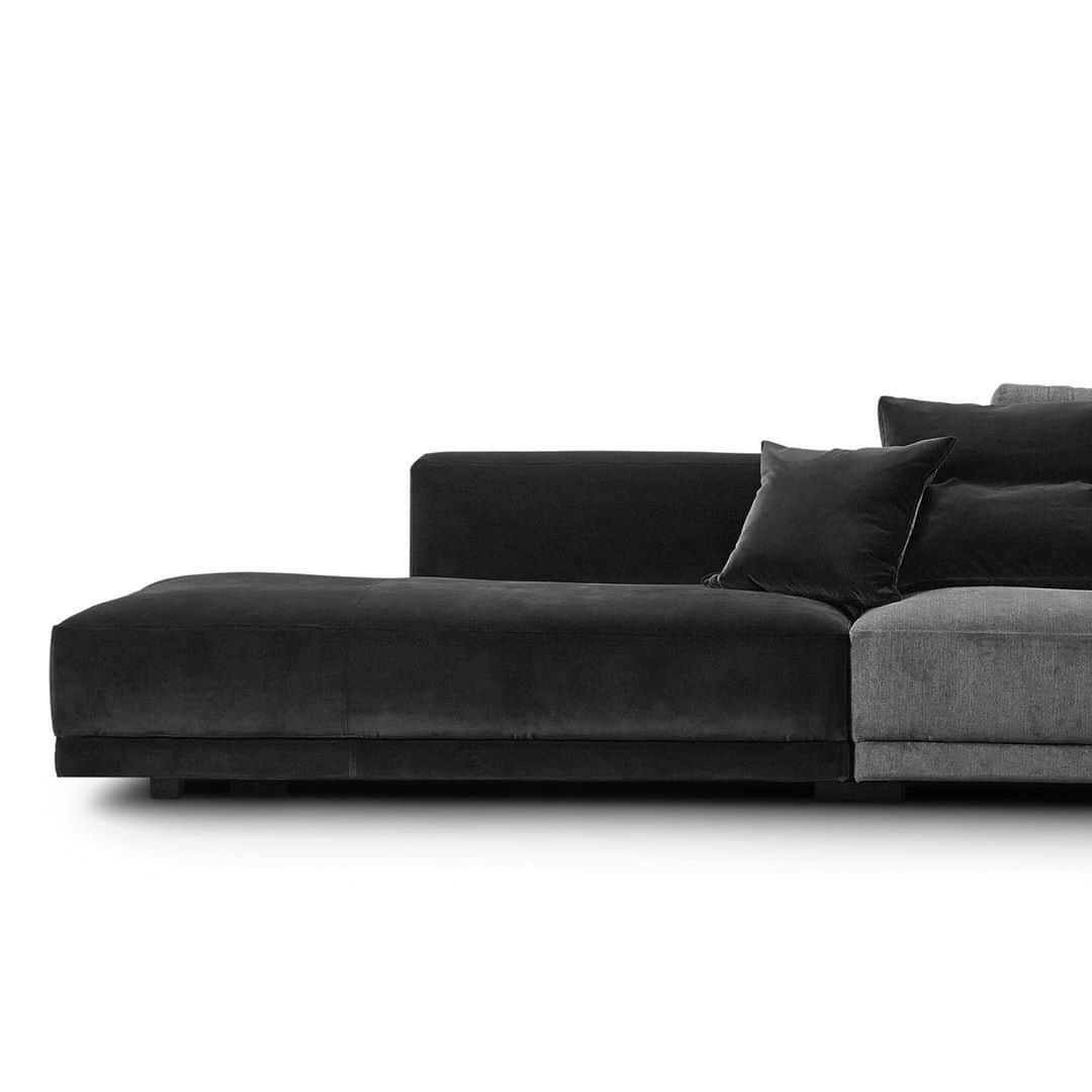 eilersenのインスタグラム：「RIG not too heavy, it is comfortable, classic, modern - and above all, an unlimited toy box with building blocks⁠.⁠⠀ •⁠⠀ •⁠⠀ •⁠⠀ #eilersen #eilersenfurniture #myeilersen #rig #interiordesign #homedecor #sofa #danishdesign #inredning #finahem #interiorlovers #interiordesign #modernliving #minimalism #nordiskehjem #nordicinspiration #nordicliving #craftsmanship #luxurylifestyle #boligindretning #designinterior #livingroominspo #boliginspiration #softminimalism #hemindredning #schönerwohnen #nordicminimalism」