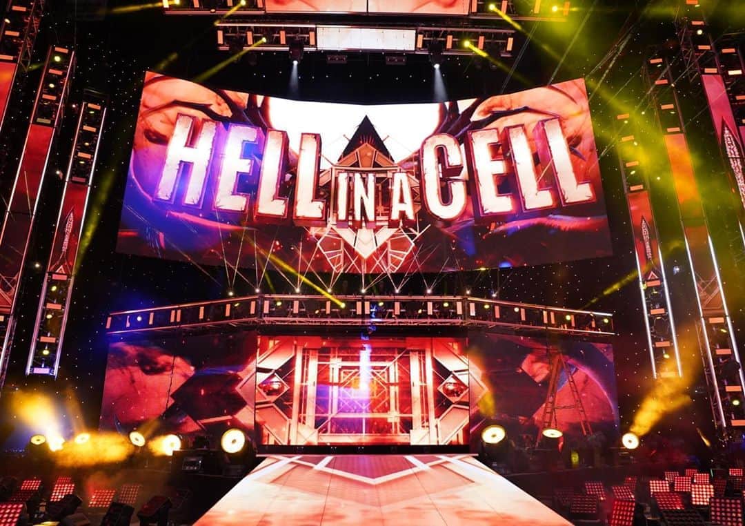 WWEさんのインスタグラム写真 - (WWEInstagram)「Who will leave #HIAC victorious? Make sure to tune into the @wwenetwork at 6pm EST where things get kicked off!」10月26日 4時22分 - wwe