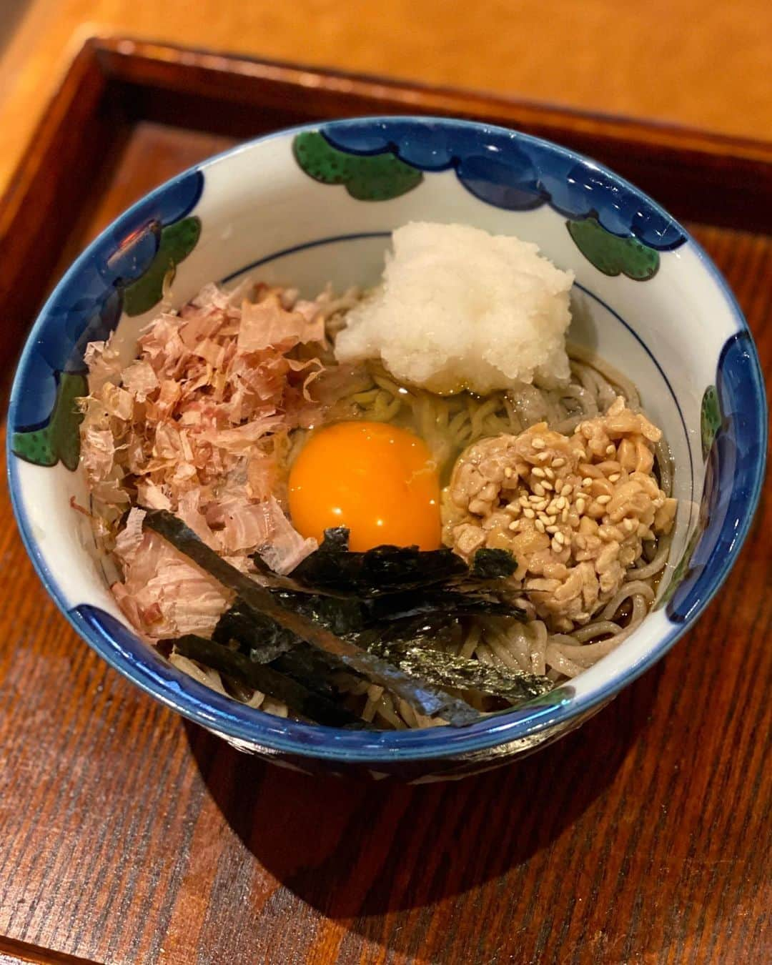 秋山具義さんのインスタグラム写真 - (秋山具義Instagram)「無性に食べたくなって、中目黒『驀仙坊』で大好きな納豆そば。﻿ 幸せな美味しさ！﻿ 蕎麦湯割りも旨い！﻿ ﻿ #タモさんが通う店は間違いない #驀仙坊 #具義そば2020 #具義中目黒2020」10月26日 13時55分 - gugitter