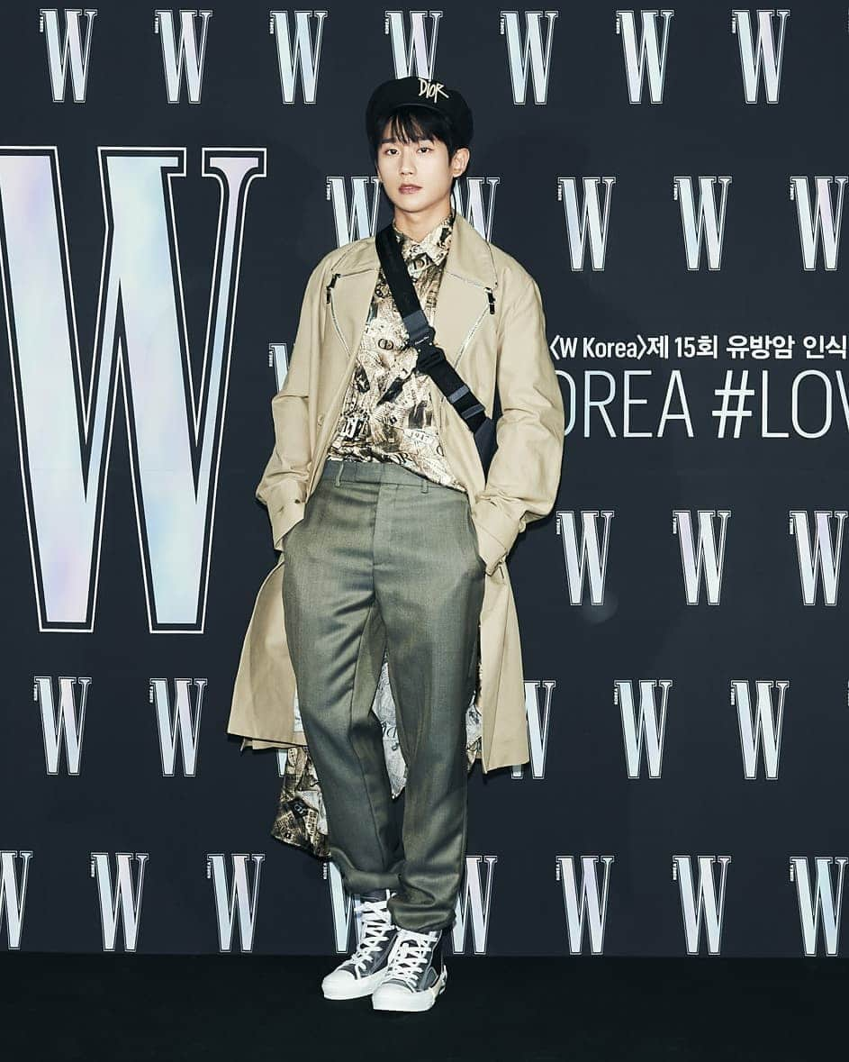 チョン・ヘインさんのインスタグラム写真 - (チョン・ヘインInstagram)「@wkorea #유방암인식향상캠페인 #Loveyourw #Dior」10月26日 13時59分 - holyhaein