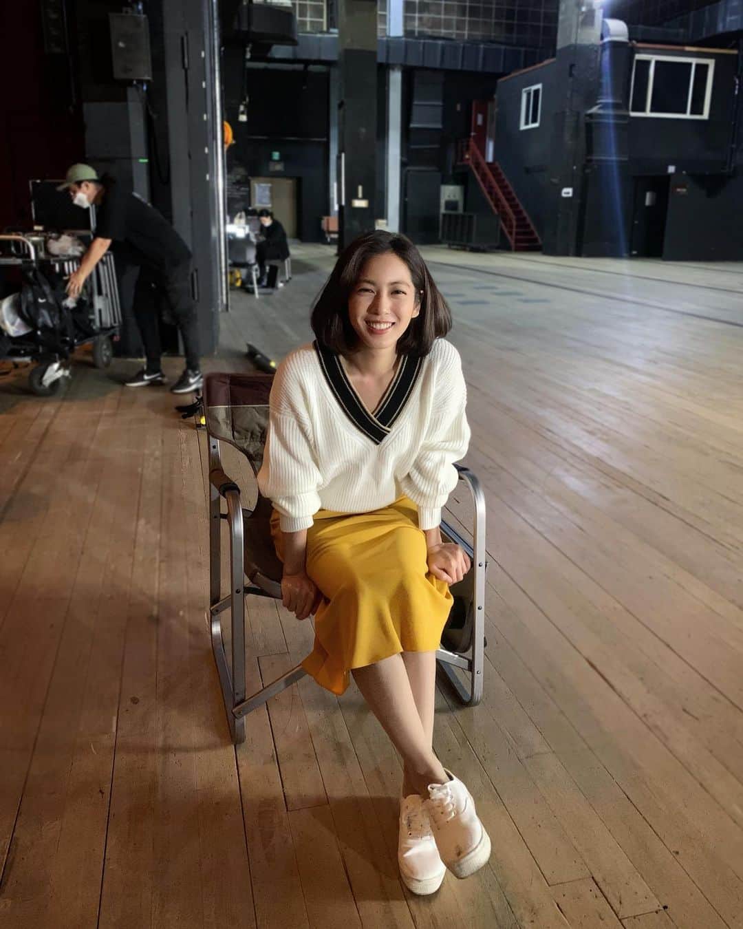 パン・ソヨンのインスタグラム：「. 호호아줌마같다 나 😘 무언가를 만들어 내는 일은 참 멋있다고 생각한다  #가장빛나는곳#가장어두운곳#멋있는뒷모습」