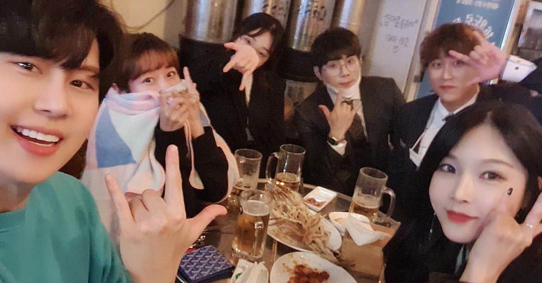 ジョンウク のインスタグラム：「써리즈 진행의신 끝나고~~ 다들 꽃길만 걷기를!!」