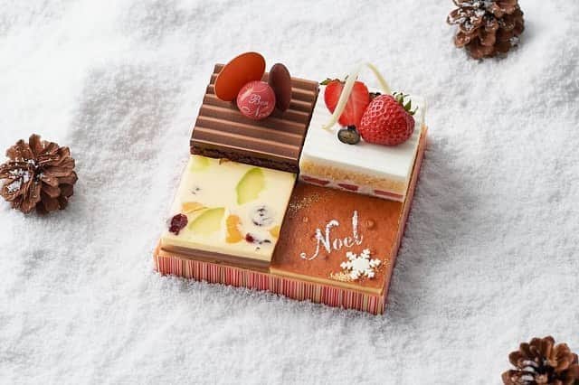 Conrad Tokyoのインスタグラム：「本日よりクリスマスケーキとホリデースイーツのご予約を開始いたしました。 「ノエル・フレーズ」「クリスマス・アソートケーキ」「クリスマス・パウンドケーキ」「シュトーレン」「パネトーネ」など、豪華なラインナップとなっております。詳細はHPよりご確認ください。  Conrad Tokyo started accepting reservations of take-home Christmas cakes and holiday sweets today!  We have a luxurious lineup "Christmas Assorted Cake", "Christmas Pound Cake", "Stollen", and "Panettone". Please check the details on our Homepage.  Share your own images with us by tagging @conrad_tokyo  —————————————————————  #コンラッド東京 #コンラッド #ホテル #汐留 #東京 #クリスマス #クリスマスケーキ #シュトーレン #パウンドケーキ #パネトーネ #プレゼント #ホリデー   #ConradTokyo #StayInspired #christmas #Shiodome #Shinbashi #holiday #sweets #cookies #stollen #gift #holiday」