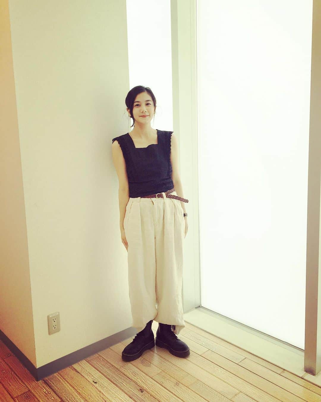 千眼美子さんのインスタグラム写真 - (千眼美子Instagram)「・ ピシっ！ (今日もうLINE BLOG更新したよ🌠)」10月26日 14時41分 - yoshiko_sengen