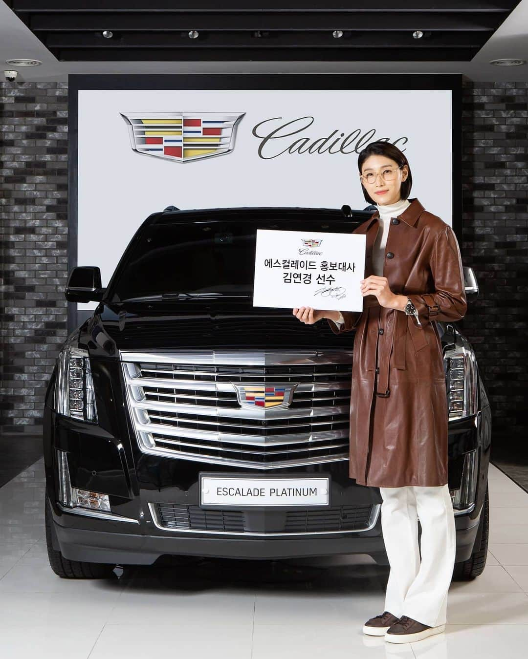 キム・ヨンギョンのインスタグラム：「새로운 보디가드를 소개합니다🎉  #협찬 #홍보대사 #Cadillac #캐딜락 #에스컬레이드 #ESCALADE」