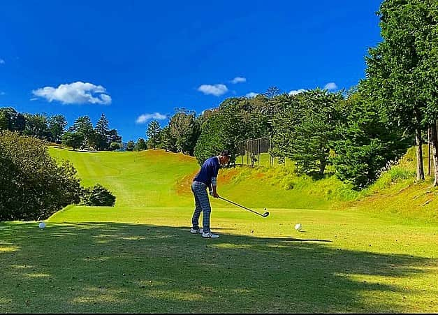 こいずみさきのインスタグラム：「1年ぶりのゴルフ⛳️ 結果はぼろぼろ！到着までもトラブルはありましたが楽しかったです🚗⛳️笑 これを機にゴルフをまた始めました〜♬✨ ,,,,,,,,,,,,,,,,,,,,,,,,,,,,,,,,,,,,,,,,,,,,,,,,,,,,,,,,,,,,,,,,,,#ゴルフ #golf #ゴルフ好きな人と繋がりたい #ゴルフ女子 #golfstagram #golflife #フジ天城ゴルフ倶楽部 #静岡 #荒野行動 #出会い #ヴェルファイア #velfire #子ども」