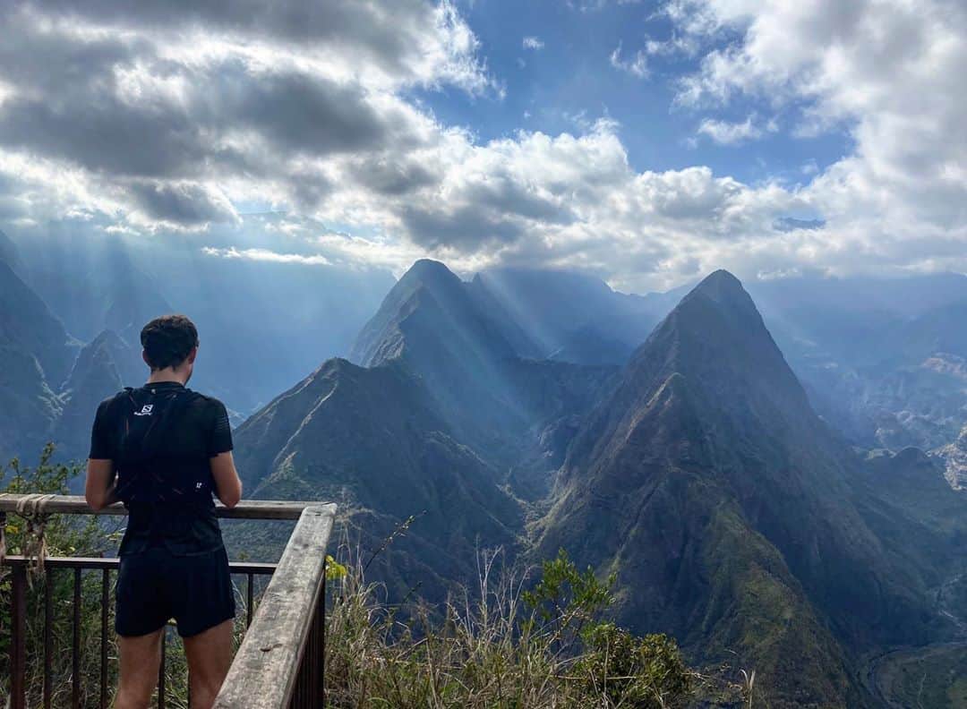 ポーリーヌ・オアロのインスタグラム：「Never bored of this... #montiparadis」