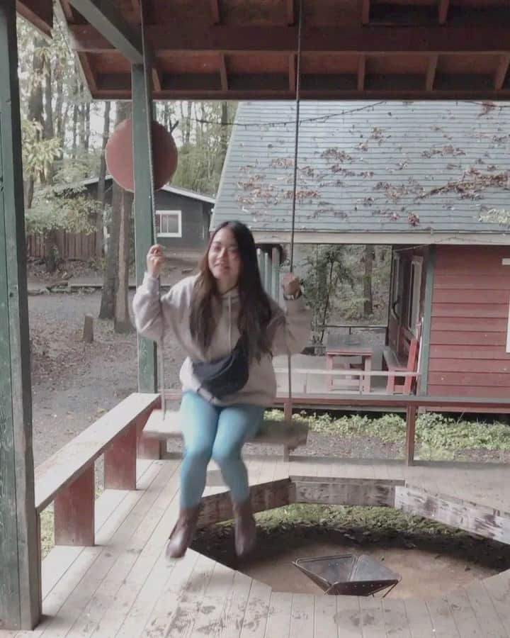 神崎美羽のインスタグラム：「autumn vacation🍂  山の中でマイナスイオンたっくさん浴びて  夜は星が降ってくるくらいキレーな夜空。  今週の出張もがんばるぞー💪  #holiday #santahills #アウトドア　#japan」