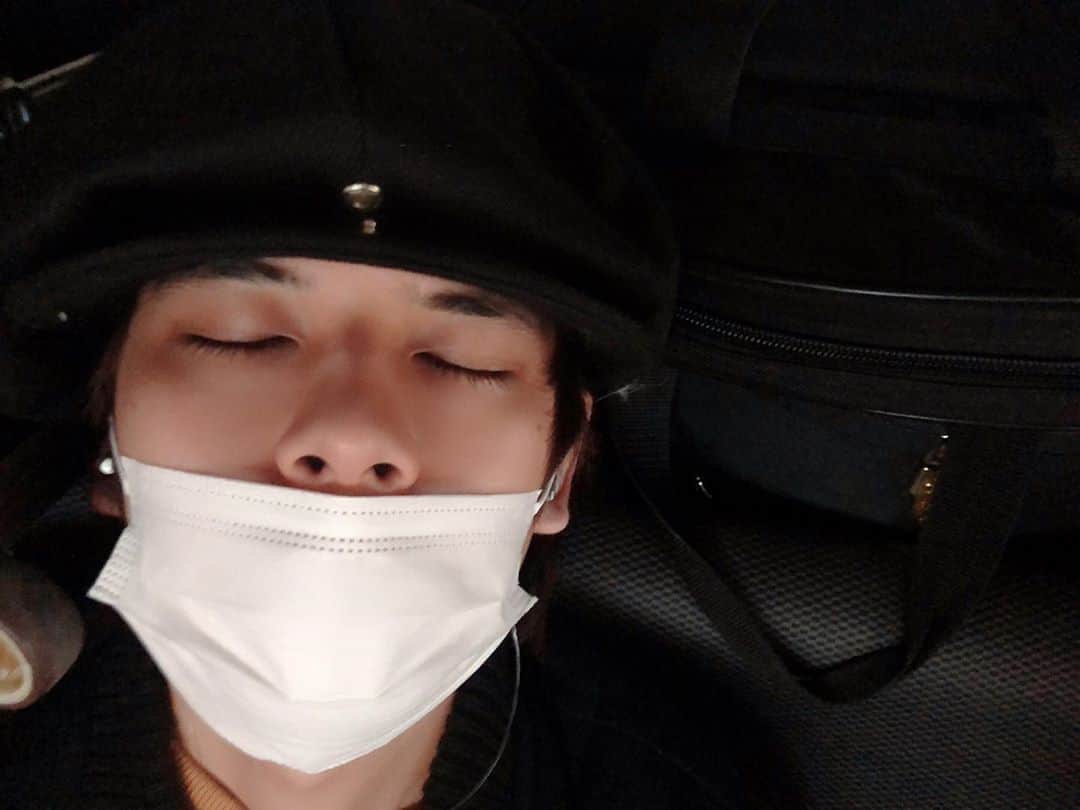 北村匠海のインスタグラム：「Takumi Kitamura’s sleep face from Masaki Yabe’s LINE BLOG (October 25, 2020)  #北村匠海 #TakumiKitamura #DISH//」