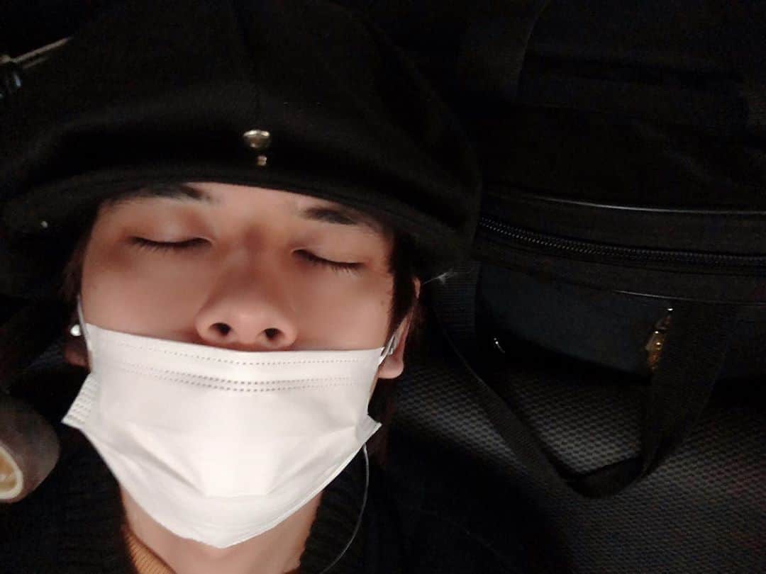 のインスタグラム：「Takumi Kitamura’s sleep face from Masaki Yabe’s LINE BLOG (October 25, 2020)  #北村匠海 #TakumiKitamura #DISH//」