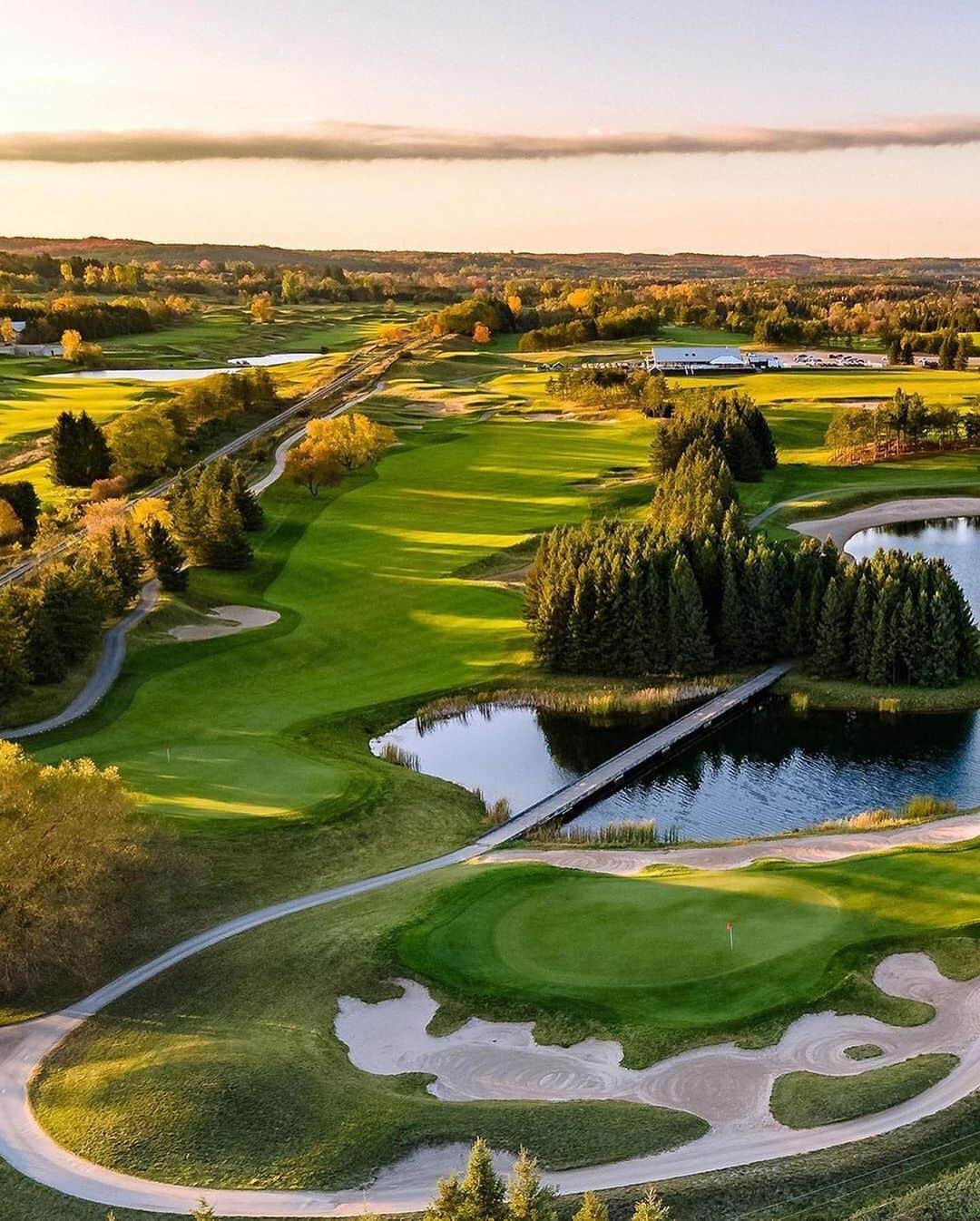 HYPEBEASTさんのインスタグラム写真 - (HYPEBEASTInstagram)「@hypegolf: Check out the @tpc_toronto at Osprey Valley in Ontario, Canada. The one-of-a-kind offering holds three of Canada’s Top 100 courses and became the first in the country to join the prestigious TPC Network. Swipe to take a look. ⁠⠀ Photo: @therealcfry」10月26日 15時01分 - hypebeast