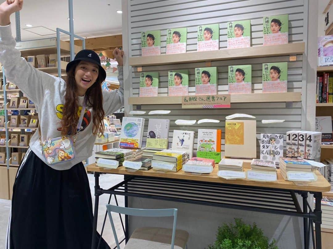 長井短さんのインスタグラム写真 - (長井短Instagram)「㊗️㊗️㊗️㊗️発売㊗️㊗️㊗️㊗️ こんな状況の中イベントに来てくれた皆さん、来たいと思ってくれた皆さん、本を買ってくれた皆さん、ありがとうございます。とっても嬉しいです。この気持ちをずっと忘れない！！！！」10月26日 15時03分 - 0mijika0
