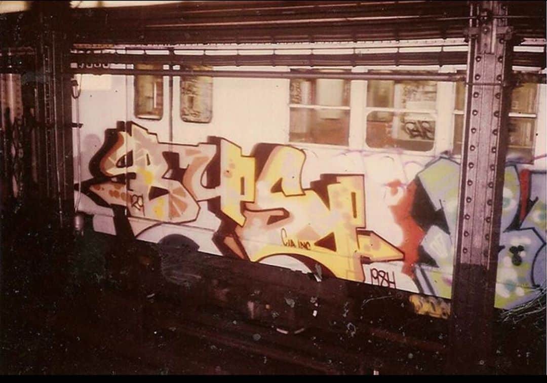 KAWSONEさんのインスタグラム写真 - (KAWSONEInstagram)「DONDI, Annotate Dominion 1984, Spray paint on canvas Image 2 also painted in 1984, Spray paint on MTA Train photo #Repost @dondi_the_real ・・・ 1984, BUS 129 #dondi #dondiwhite #bus #brooklyn #lettering #letterstyle #graffiti #graffitiart #mta #subway #subwayart」10月26日 6時33分 - kaws