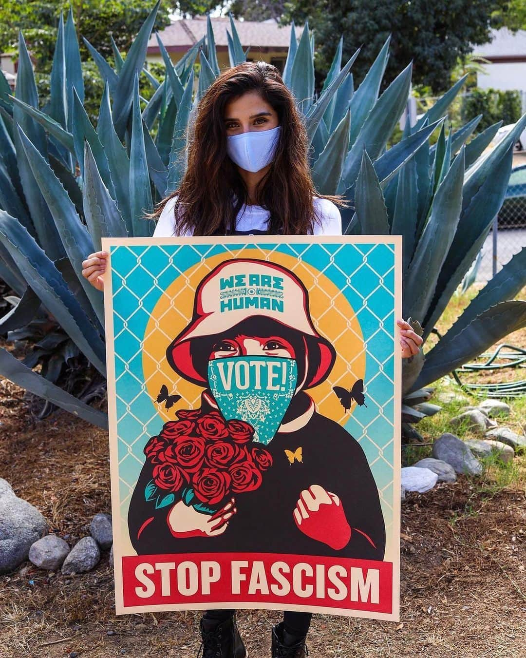 ダイアン・ゲレロのインスタグラム：「Get Out The Vote in #ElSereno with @blmlosangeles and @centrocso ✊🏽✊🏿✊🏾✊🏼  Vote Jackie Lacey out of office! . Art @ernestoyerena  . . #GOTV #GetOutTheVote #JackieLaceyMustGo #BLM #BlackLivesMatter #CentroCSO #ChicanoStyle #CanonEOSR #Vote #StopFascism #EastLa #EastLosAngeles #DianeGuerrero」