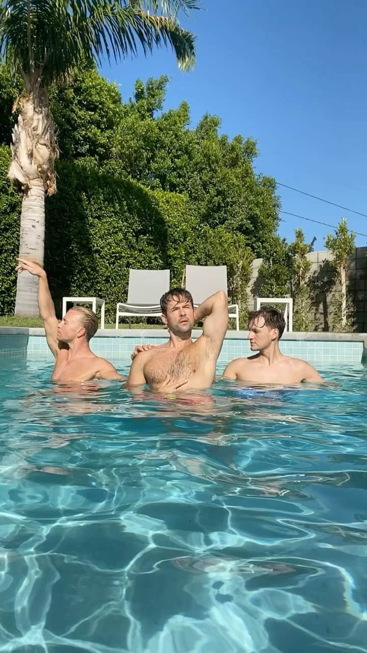 ブラッド・ゴレスキーのインスタグラム：「Preparing for the Summer 2021 Olympics 🌊 @scott_myrick @matty_holloway @tomskogs #dualipa #stayathome #sync」