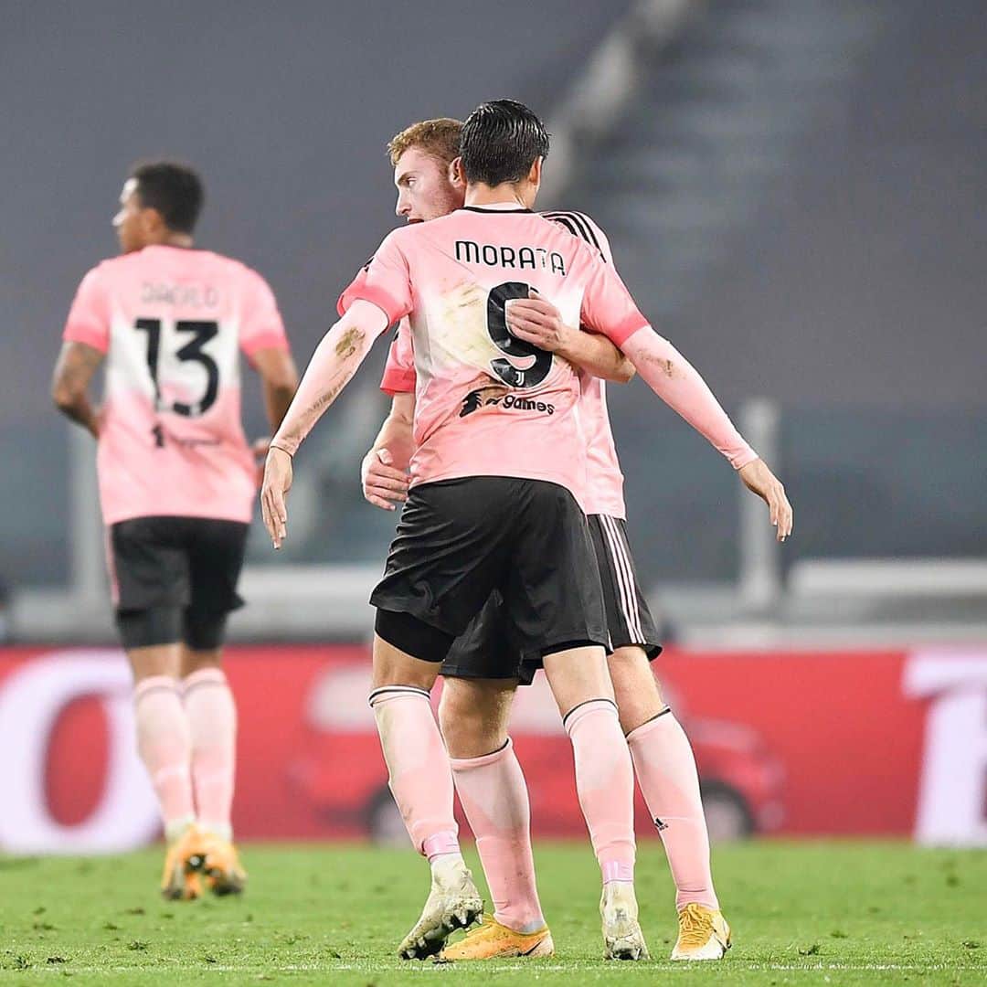 アルバロ・モラタのインスタグラム：「Forza Juve sempre.⚪️⚫️」